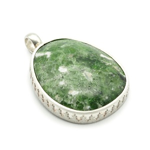 Chrome Diopside and 925 Silver Pendant