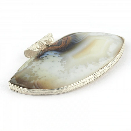 Agate Pendant set in Sterling Silver irregular-shaped and brown white color with size of 21x43x5 millimeter